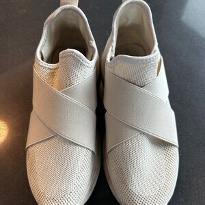 Cream Knit Sneakers, excellent condition, Size 7